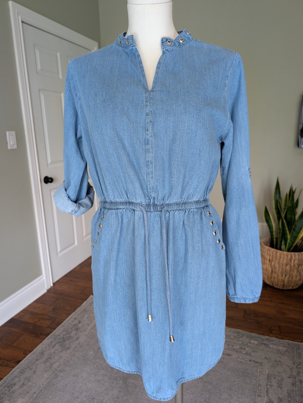Love by Chesley Chambray Denim Dress Grommet Detail Roll Tab Sleeve Size M